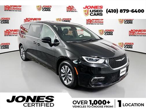 Diamond Black Crystal Pearlcoat 2025 Chrysler Pacifica Hybrid Select
