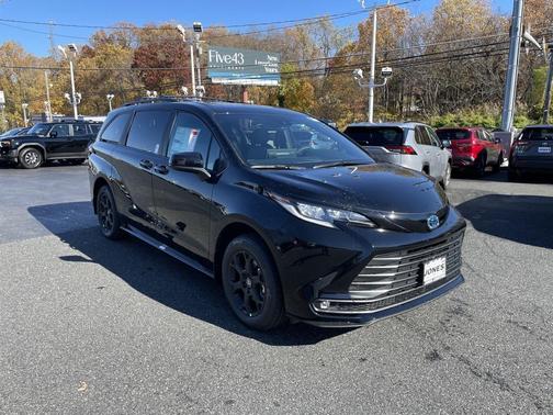 2025 Toyota Sienna Woodland Edition