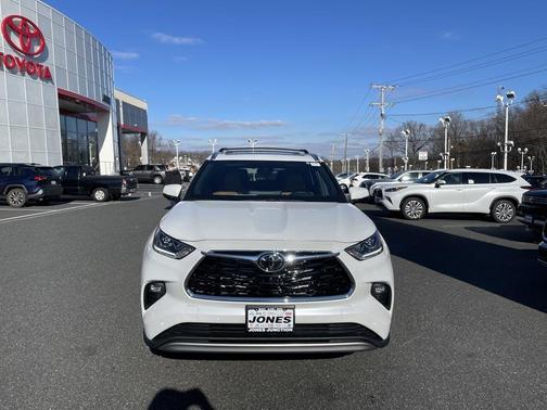 2026 Toyota Highlander Hybrid Platinum