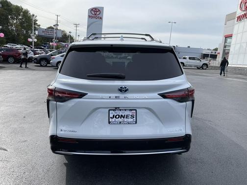 2025 Toyota Sienna Platinum 7 Passenger