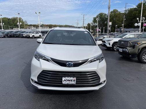 2025 Toyota Sienna Platinum 7 Passenger