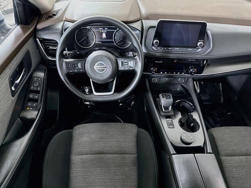 Brilliant Silver Metallic 2021 Nissan Rogue SV