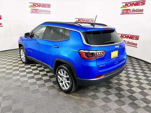 2023 Jeep Compass Latitude Lux