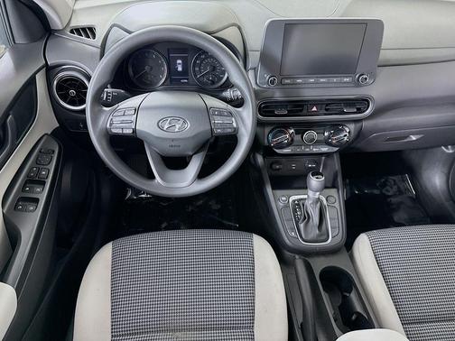 Lunar White 2023 Hyundai KONA SE
