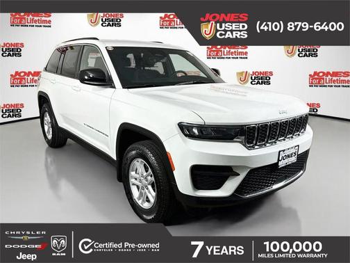 Bright White Clearcoat 2025 Jeep Grand Cherokee Laredo