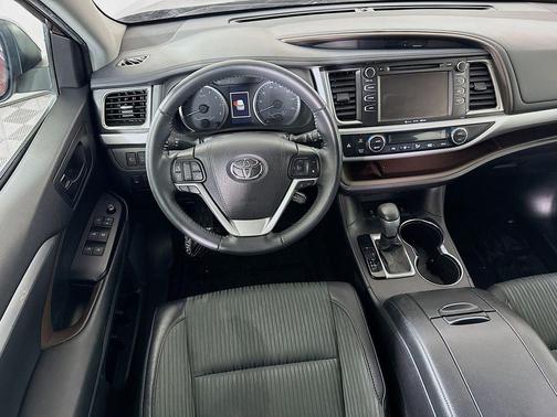 Ooh La La Rouge Mica 2019 Toyota Highlander LE Plus