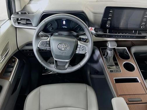 2024 Toyota Sienna XLE 7 Passenger