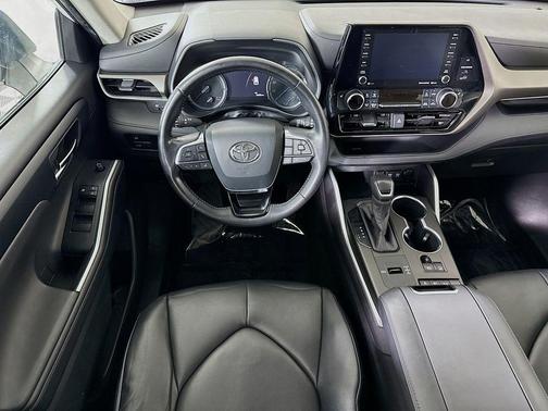 2020 Toyota Highlander Hybrid XLE