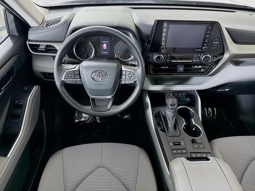 Magnetic Gray Metallic 2022 Toyota Highlander L