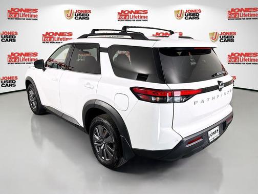 White Pearl 2025 Nissan Pathfinder SV 4WD