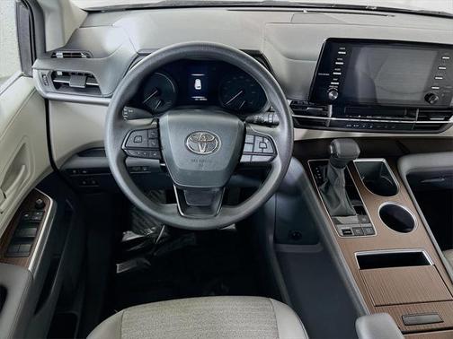 2023 Toyota Sienna LE