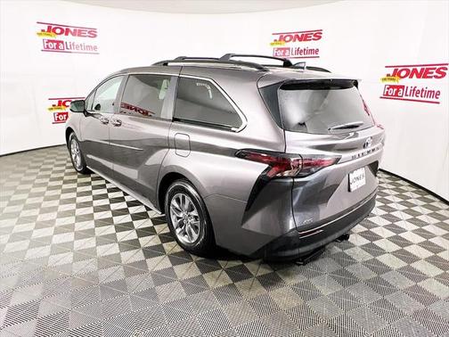 2023 Toyota Sienna LE