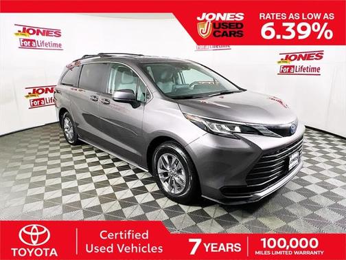 2023 Toyota Sienna LE