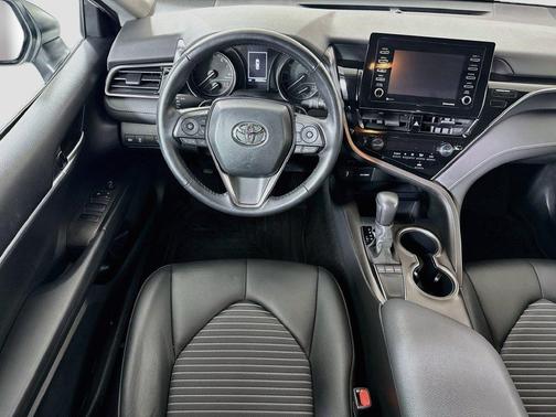 Ice 2024 Toyota Camry SE