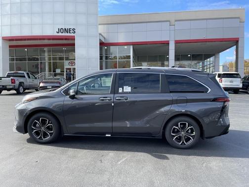 2025 Toyota Sienna Platinum