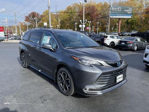 2025 Toyota Sienna Platinum