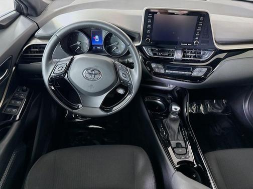 Pearl 2019 Toyota C-HR XLE