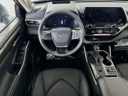Heavy Metal 2026 Toyota Highlander Hybrid Platinum