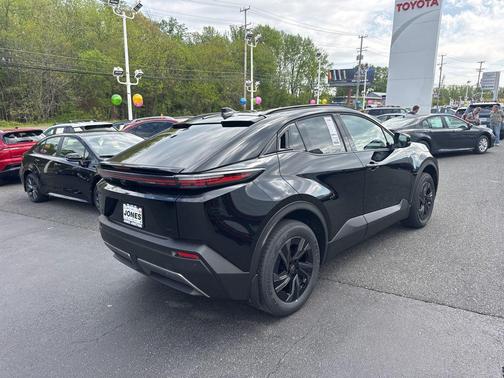 Midnight Black Metallic 2026 Toyota C-HR SE