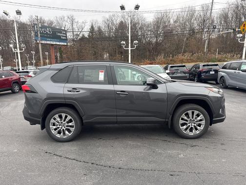 2025 Toyota RAV4 XLE Premium