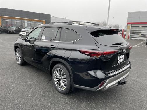 2026 Toyota Highlander Hybrid Platinum