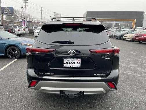 2026 Toyota Highlander Hybrid Platinum