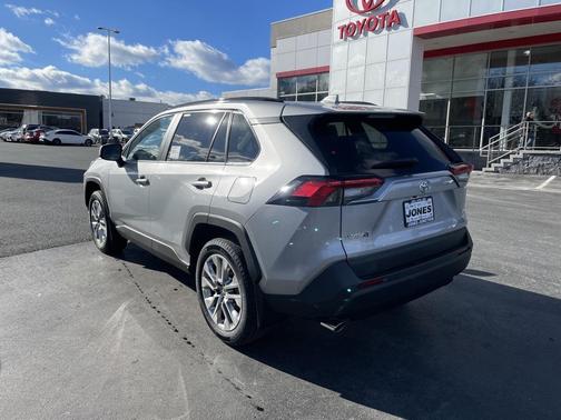 2025 Toyota RAV4 XLE Premium