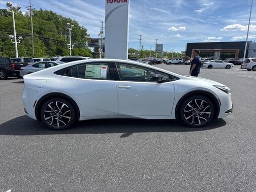 2025 Toyota Prius L