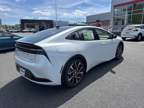 2025 Toyota Prius L