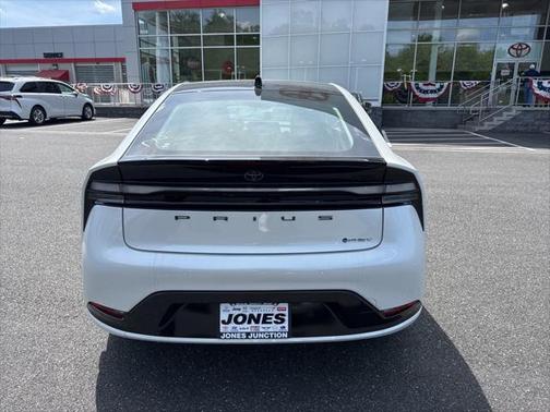 2025 Toyota Prius L