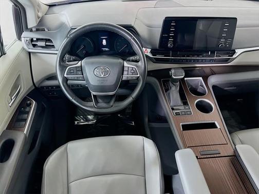 2021 Toyota Sienna XLE 7 Passenger