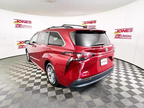 2021 Toyota Sienna XLE 7 Passenger
