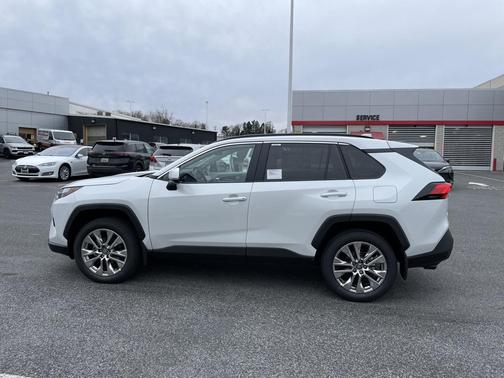 2025 Toyota RAV4 XLE Premium