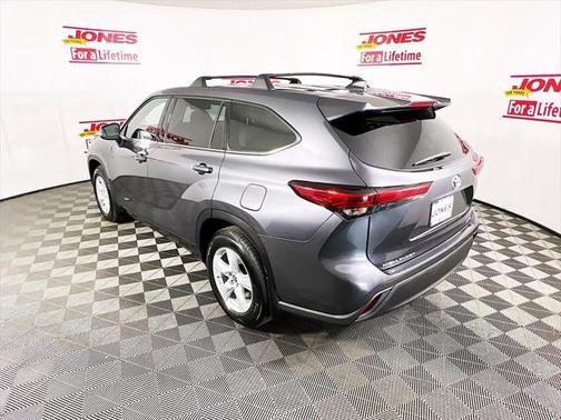 2020 Toyota Highlander LE