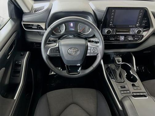 2020 Toyota Highlander LE