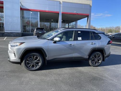 2025 Toyota RAV4 Hybrid XLE Premium