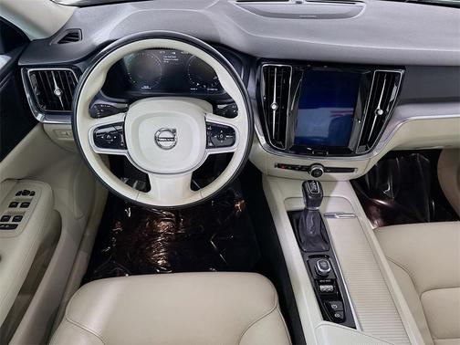 2020 Volvo S60 T6 Momentum