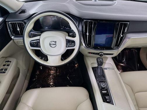2020 Volvo S60 T6 Momentum
