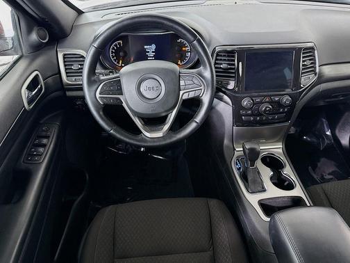 2022 Jeep Grand Cherokee Laredo