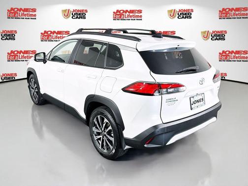 Pearl 2025 Toyota Corolla Cross XLE