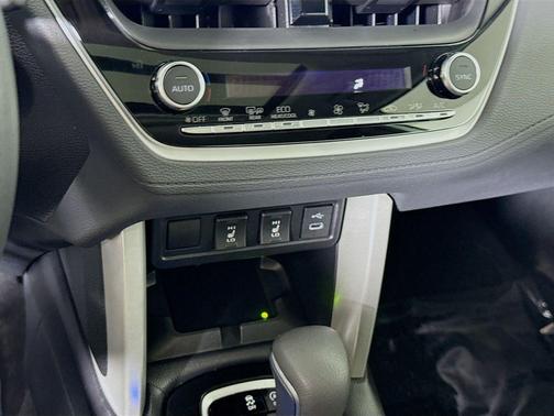 Pearl 2025 Toyota Corolla Cross XLE