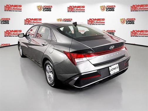 2024 Hyundai ELANTRA SE