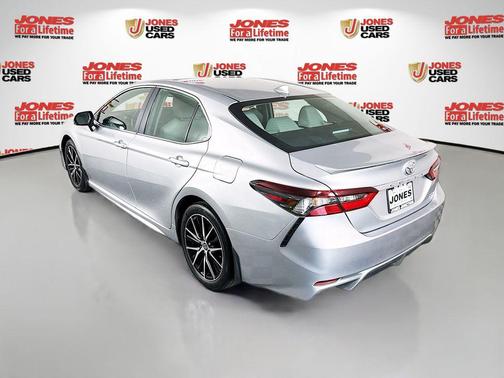 Celestial Silver Metallic 2023 Toyota Camry SE
