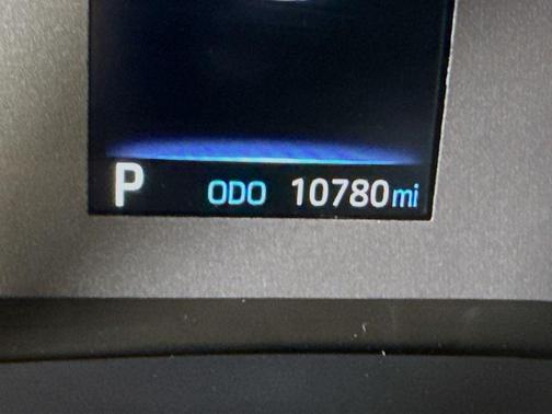 Ice 2025 Toyota Corolla LE