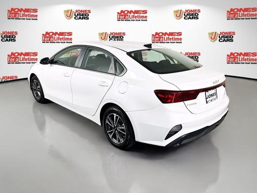 Snow White Pearl 2024 Kia Forte LXS