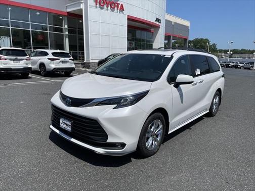 2025 Toyota Sienna XLE 7 Passenger