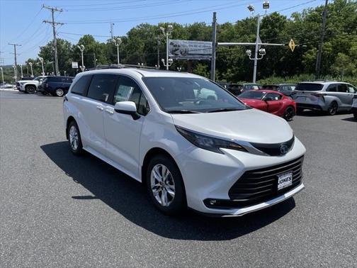 2025 Toyota Sienna XLE 7 Passenger