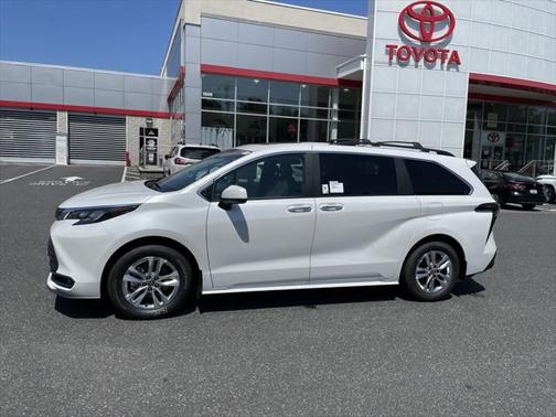 2025 Toyota Sienna XLE 7 Passenger