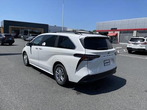 2025 Toyota Sienna XLE 7 Passenger