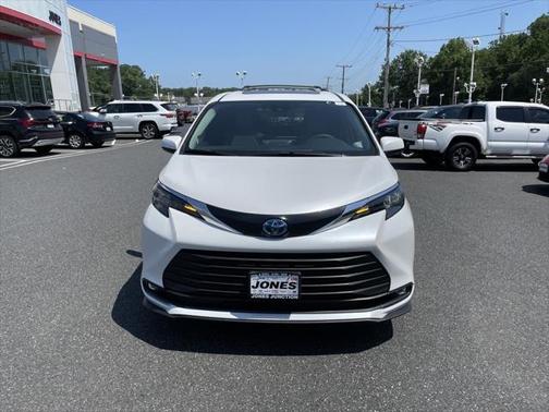 2025 Toyota Sienna XLE 7 Passenger